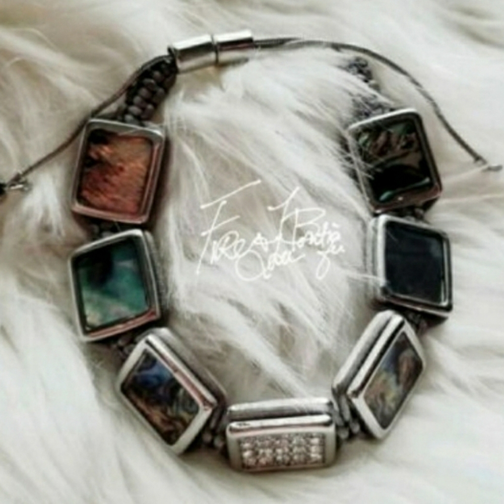 WHITE HOUSE BLACK MARKET SILVER BRACELET